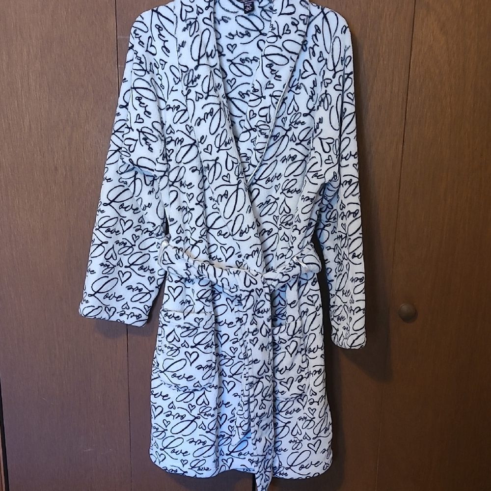Victorias Secret Womens White Fleece Robe With Black Love & Hearts SZ M/L